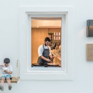 Σε μια παραδοσιακή κατοικία του 1860, τo BON BON προσφέρει χειροποίητα παγωτά και αλμυρές κρέπες Βρετάνης