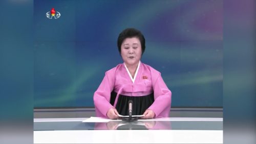 Ποιά είναι η κυρία που ανακοινώνει τις πυρηνικές δοκιμές της Βόρειας Κορέας και έχει «μαγέψει» το δυτικό ίντερνετ