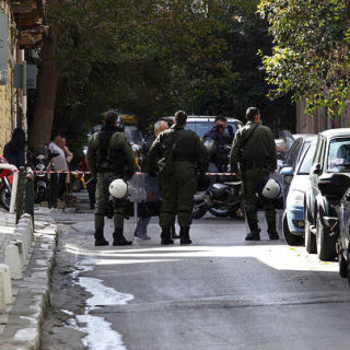 Επίθεση με μολότοφ σε διμοιρία των ΜΑΤ