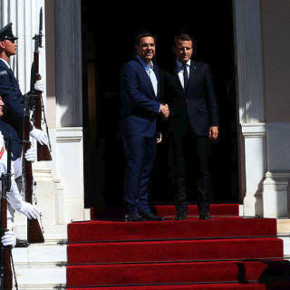 Τις μεταρρυθμίσεις και τις προσπάθειες των Ελλήνων χαιρέτισε ο Εμανουέλ Μακρόν