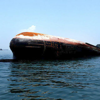 Τουλάχιστον 20 νεκροί από βύθιση πλοίου στην Ινδία