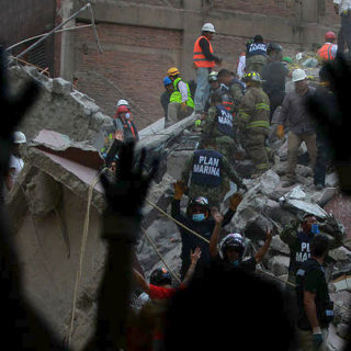 Εκατοντάδες νεκροί από τον σεισμό των 7,1 βαθμών στο Μεξικό (βίντεο)