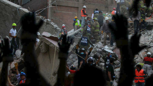 Εκατοντάδες νεκροί από τον σεισμό των 7,1 βαθμών στο Μεξικό (βίντεο)