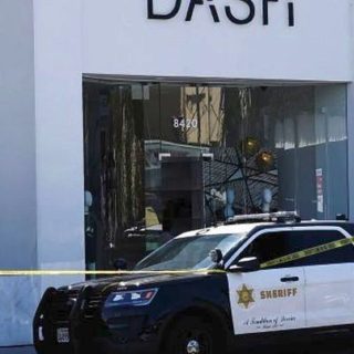 «Μείνετε μακριά από την Κούβα», φωνάζει ένοπλη μέσα σε μπουτίκ των Καρντάσιαν