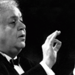 Στις 23 Οκτωβρίου του 1925 γεννιέται ο Μάνος Χατζιδάκις