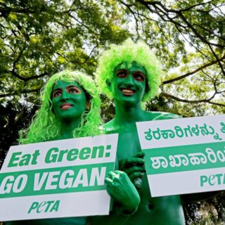 Ο πλανήτης σας εκλιπαρεί να καταναλώνετε λιγότερο κρέας