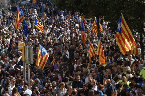 Καταλονία: Οι αυτονομιστές “εξετάζουν όλα τα σενάρια” καθώς ξεκινά μια αποφασιστικής σημασία εβδομάδα