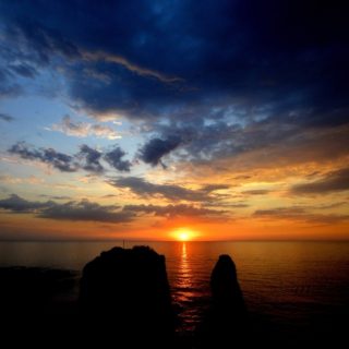 Ηλιοβασίλεμα στα Pigeon Rocks στον Λίβανο