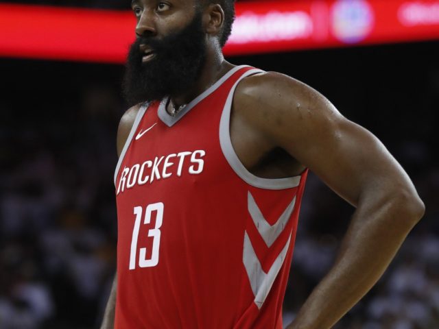 O James Harden έβαλε ένα από τα πιο «προκλητικά» τρίποντα στην ιστορία του ΝΒΑ [ΒΙΝΤΕΟ]