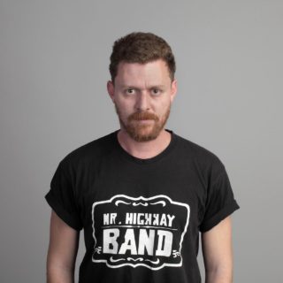 Ξέρει να φιλάει ο Θανάσης Πετρόπουλος;