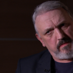 Αρχηγός νεοναζιστικής οργάνωσης στη Βρετανία παραδέχεται ότι είναι γκέι και έχει εβραϊκό αίμα