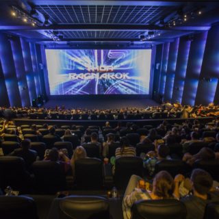 VMax Sphera: Μια πρωτόγνωρη εμπειρία θέασης. Που παθαίνεις την πλάκα σου, δηλαδή!