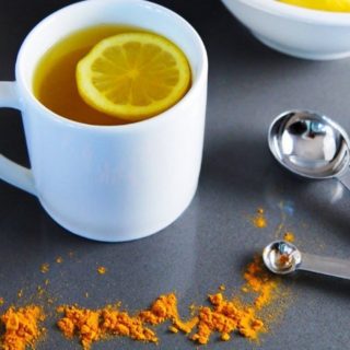 Έπινα νερό με κουρκουμά για ένα μήνα και δείτε τι μου συνέβη