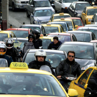 Γιατί Έχει Τόση Κίνηση η Αθήνα;