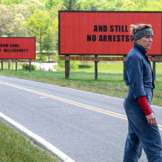 Three Billboards: Σαν να έκαναν Τwin Peaks οι αδερφοί Κοέν, αλλά πάρα πολύ αστείο…