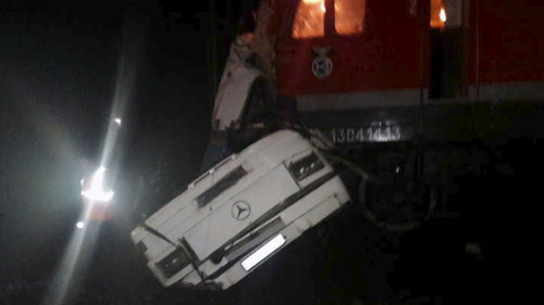 Τουλάχιστον 16 νεκροί από σύγκρουση λεωφορείου με τρένο, στη Ρωσία
