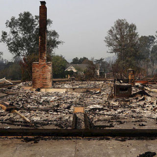 Στους 21 οι νεκροί από τις πυρκαγιές που μαίνονται στην Καλιφόρνια