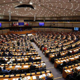 Η βία και το ανδροκρατούμενο σύστημα αποτρέπουν τις γυναίκες από το να συμμετέχουν στην πολιτική ζωή