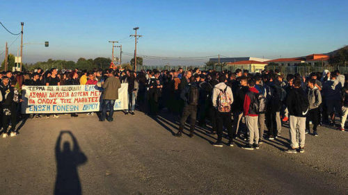 Θεσσαλονίκη: Αποκλεισμός δρόμου από γονείς και μαθητές της Θέρμης