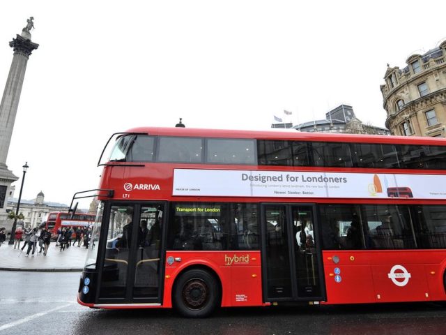Με κόκκους καφέ θα κινούνται πλέον τα κόκκινα λεωφορεία του Λονδίνου