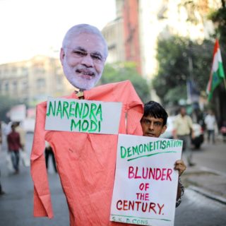 Καθάρισε η Ινδία από «τα κακά των χρημάτων και των φόρων»;