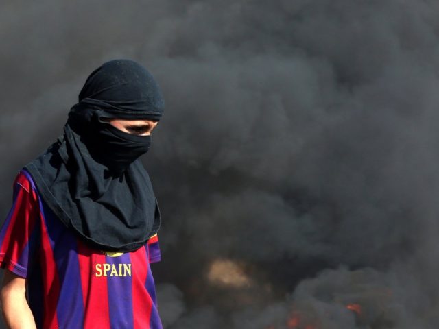 Στην Δυτική Όχθη ανεβαίνει επικίνδυνα η ένταση μεταξύ Ισραηλινών και Παλαιστινίων