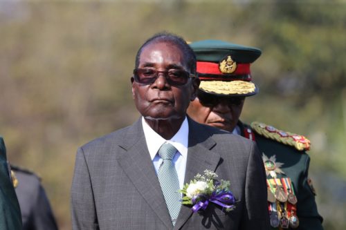 Ζιμπάμπουε: Αγκιστρωμένος στην εξουσία ο Ρόμπερτ Μουγκάμπε