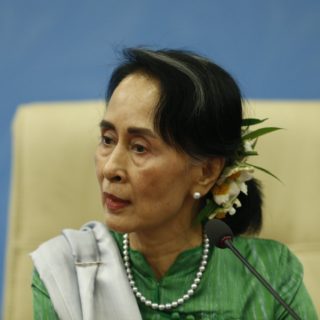 Η Οξφόρδη απέσυρε το βραβείο που είχε απονείμει στην Αούνγκ Σαν Σου