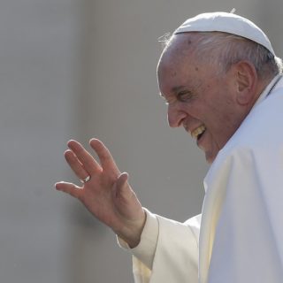 Από την πρωτεύουσα της Μιανμάρ ο πάπας καλεί «στον σεβασμό όλων των εθνοτικών ομάδων» χωρίς όμως να κατονομάζει τους Ροχίνγκια