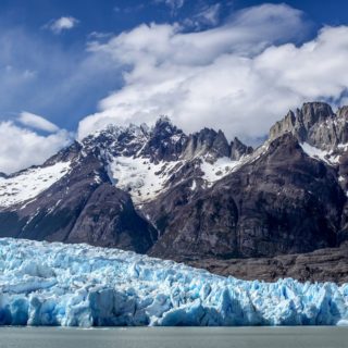 Ένα μεγάλο παγόβουνο σπάει στη Χιλή