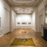 «Το κάστρο της μοναξιάς», η έκθεση του εμβληματικού καλλιτέχνη Μάικ Κέλι εγκαινιάσθηκε στο Μέγαρο Σταθάτου του Μουσείου Κυκλαδικής Τέχνης, με τη σύμπραξη του οργανισμού ΝΕΟΝ