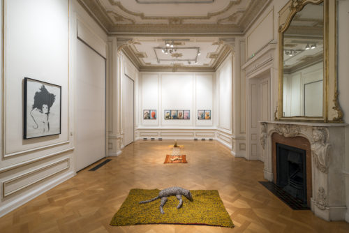 «Το κάστρο της μοναξιάς», η έκθεση του εμβληματικού καλλιτέχνη Μάικ Κέλι εγκαινιάσθηκε στο Μέγαρο Σταθάτου του Μουσείου Κυκλαδικής Τέχνης, με τη σύμπραξη του οργανισμού ΝΕΟΝ