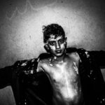 Διαφορετικοί κόσμοι διασταυρώνονται στην έκθεση “Saints & Outsiders”