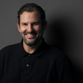 Ο Βασίλης Μπαρτζώκας μας εξηγεί γιατί δεν είμαστε εξοικειωμένοι με την αρχιτεκτονική