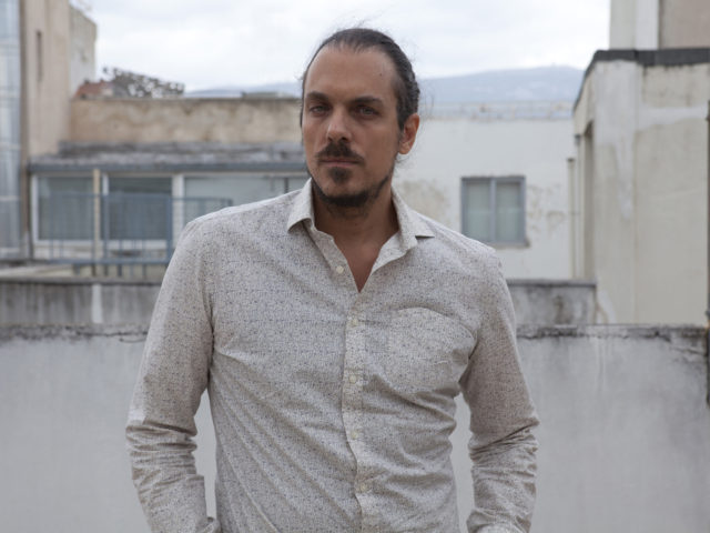 Aντικατοπτρισμοί, του Νίκου Λαμπρόπουλου