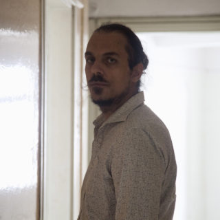 Νίκο Μάντη, πώς έγραψες το μυθιστόρημα της (νεο)Ελληνικής Παράνοιας;