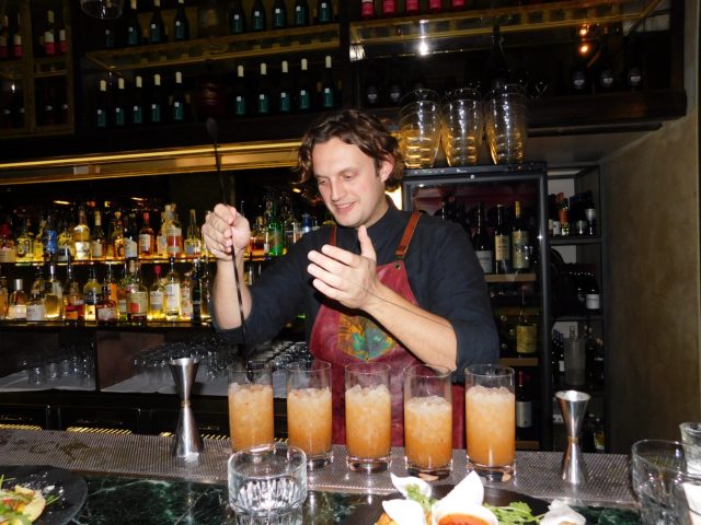 Η νέα cocktail list του Quartier d’ Athénes υπόσχεται νύχτες γεμάτες dejà vu και ψυχεδέλεια