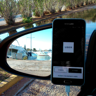 H Uber, η πολύτεκνη οδηγός και ο… Justin Bieber