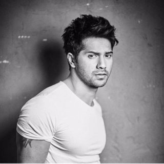 Πρόστιμο σε σούπερσταρ του Μπόλιγουντ για μια σέλφι με θαυμάστρια