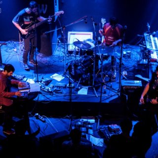 Δεν είναι από το Μπρίστολ, δεν είναι (μόνο) nu jazz, αλλά σε κάνουν να σταματήσεις την αλφαβήτα στο Iota…