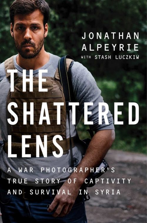 Παρουσιάστηκε στη Ν. Υόρκη το βιβλίο του πολεμικού φωτορεπόρτερ, Τζόναθαν Αλπερί, που έμεινε αιχμάλωτος 81 μέρες στη Συρία