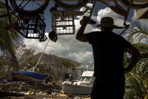 Θύματα και μεγάλες καταστροφές άφησε πίσω του τυφώνας που χτύπησε τα νησιά Φίτζι