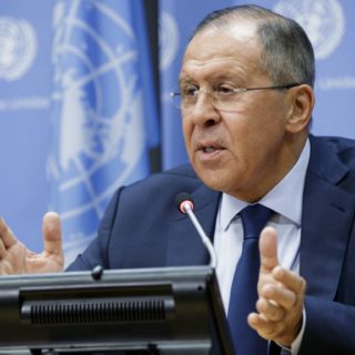 Λαβρόφ: Η ενεργοποίηση του ζητήματος για το όνομα της πΓΔΜ σχετίζεται με την επιθυμία των ΗΠΑ να την εντάξουν στο ΝΑΤΟ