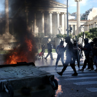 Ένταση στη συγκέντρωση στα Προπύλαια για τα εννέα χρόνια από τη δολοφονία του Αλέξανδρου Γρηγορόπουλου