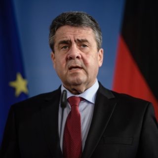 Ζίγκμαρ Γκάμπριελ: Όχι σε συνασπισμό με τους Χριστιανοδημοκράτες εάν δεν δεχτούν μεταρρυθμίσεις στην Ε.Ε. και αλλαγή στο ασφαλιστικό