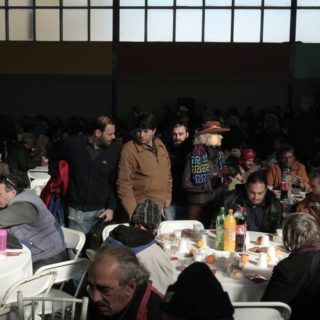 Ένα χριστουγεννιάτικο δείπνο αγάπης περιμένει τους άστεγους της Αθήνας