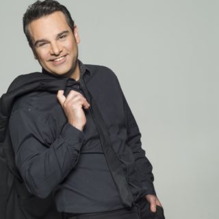 Ο Δώρος Δημοσθένους φέρνει το πνεύμα του Elvis Presley στη σκηνή του Gazarte