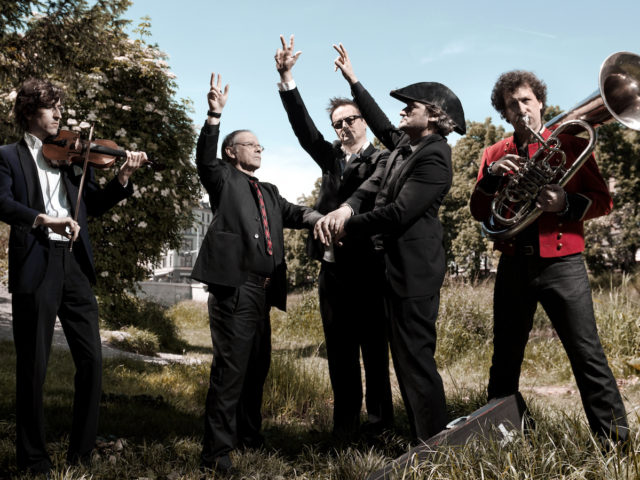 Όταν οι Dead Brothers γλίτωσαν το ξύλο από κάτι σκινάδες