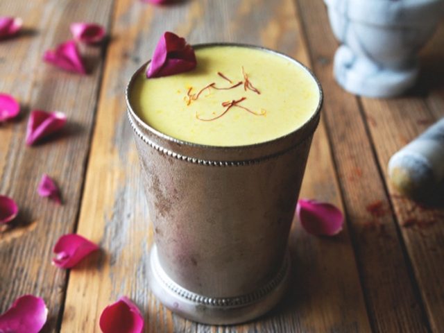 Έπινα γάλα με σαφράν για ένα μήνα και δείτε τι μου συνέβη