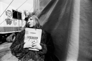 Η λάθος αγάπη, της Λένας Πλάτωνος